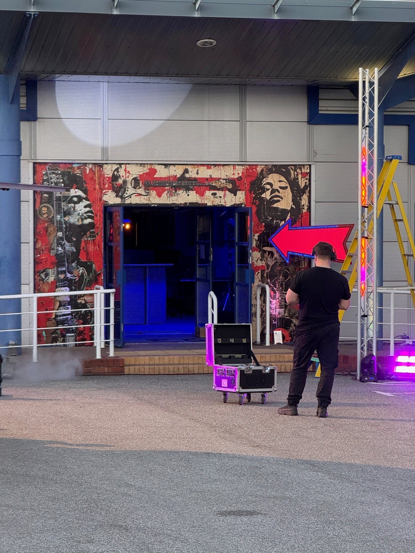 Gig Entrance Installation: Setting the Scene